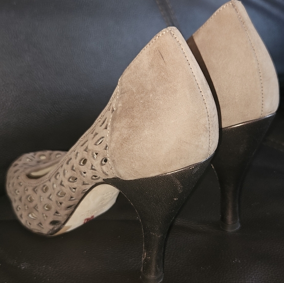 Marchez Vous by Yardley Taupe Italian Made Suede Cutout Stiletto Pumps Sz 6.5 - Picture 12 of 15